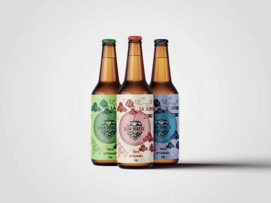 Voici après le moodboard la réalisation finale du design sur les bières artisanales. Je suis très fiere de cette réalisation une de mes meilleures à l'heure actuel. J'ai bien réussi à restranscrire le message que je voulais faire passer.